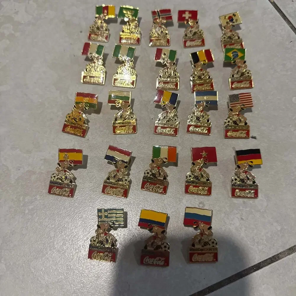 Vintage Coca-Cola 1994 FIFA World Cup USA Striker Mascot Flag Pin Collection - L